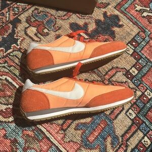 Nike Oceania Sneakers